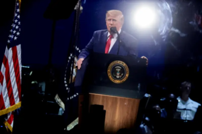 Trump provoca Irã em funeral de Khamenei; guerra segue sem acordo