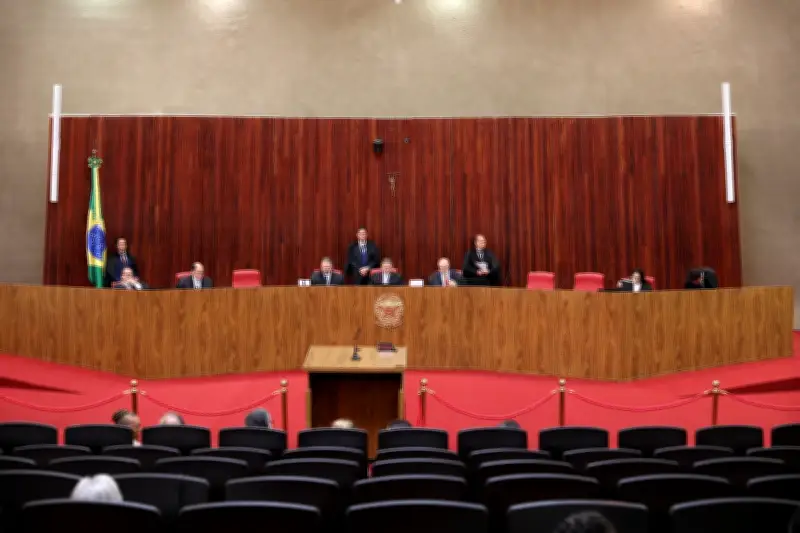 TSE suspende julgamento e adia diplomação de Arthur Henrique em Roraima