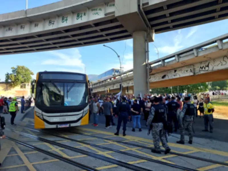 TST determina 80% da frota de ônibus no Rio durante greve