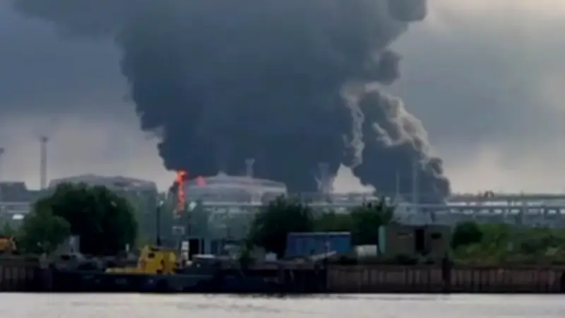 Ucrânia ataca São Petersburgo e atinge terminal petrolífero russo