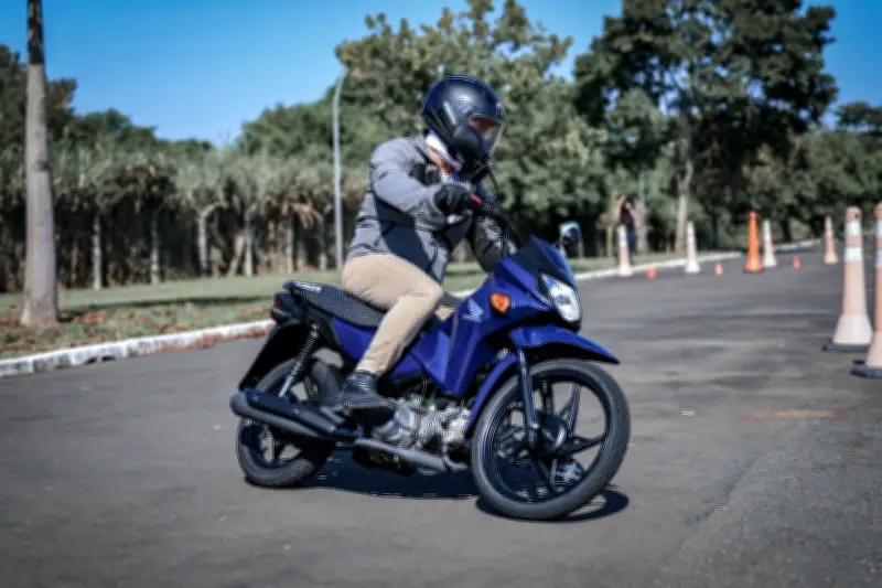 Vendas de motos crescem 14,1% no 1º semestre de 2026, aponta Fenabrave