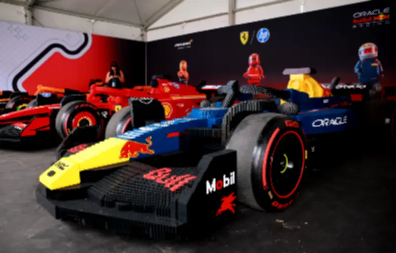 Verstappen critica uso de karts de Lego: 'Parecemos crianças e palhaços'