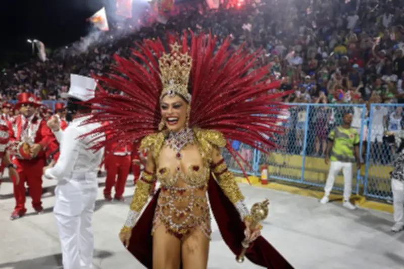 Viradouro anuncia substituta de Juliana Paes como rainha de bateria