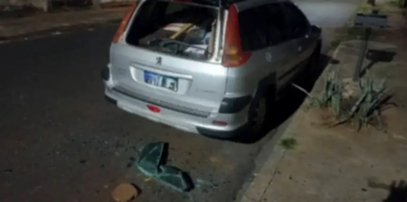 Vítima persegue ladrão, luta e recupera kit cobre-leito furtado em Uberaba