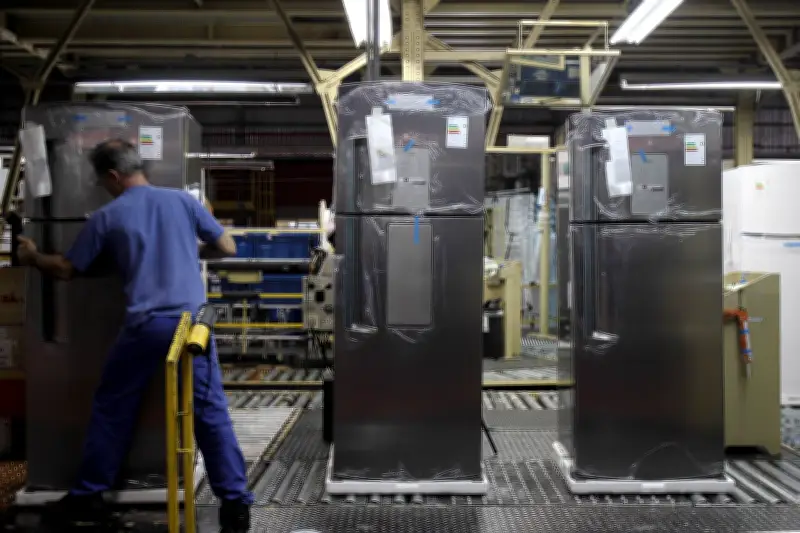 Whirlpool fecha fábrica de refrigeradores no México e transfere produção