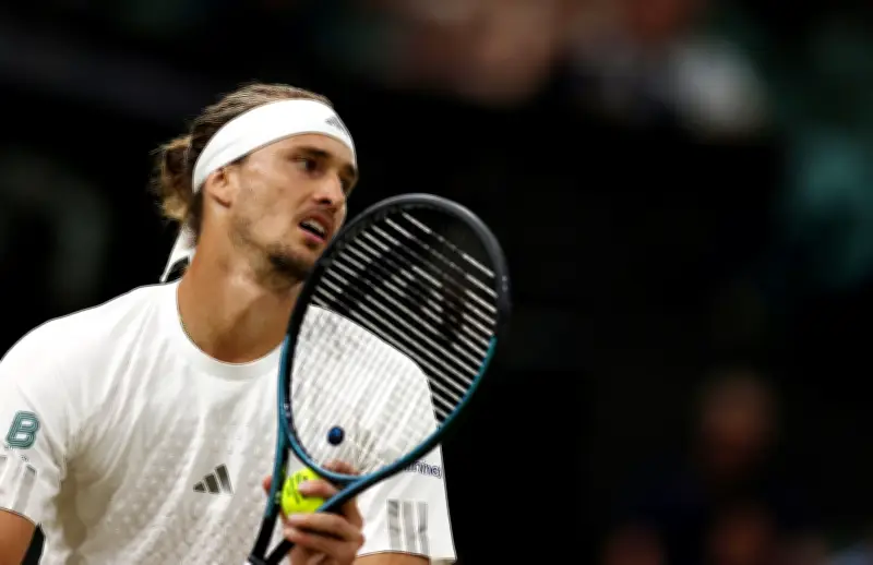 Wimbledon: jogo de Zverev é interrompido por toque de recolher