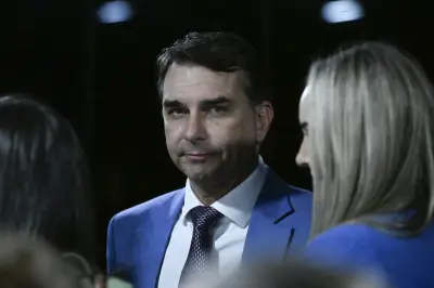 Aliados criticam centralização e falta de estratégia na pré-campanha de Flávio Bolsonaro
