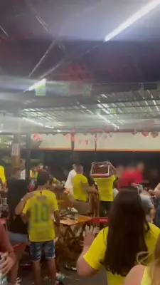 Briga com socos e cadeiradas encerra jogo do Brasil em bar de Patos de Minas