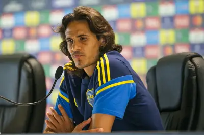 Cavani anuncia saída do Boca Juniors e fica livre no mercado