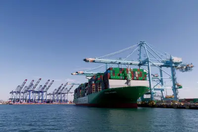 EUA iniciam audiência sobre tarifas a 60 países; Brasil busca diálogo
