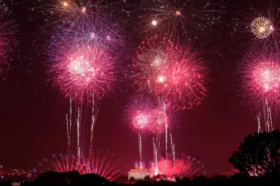 Fogos nos 250 anos dos EUA atrasam 4h por tempestade; maior show da história