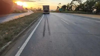 Idoso de 69 anos fica gravemente ferido ao ser atropelado por caminhão em Formiga