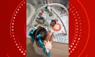 Lore Improta se derrete ao ver filhos Liz e Levi brincando juntos
