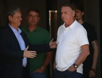 Moraes manda defesa de Bolsonaro entregar 10 armas em 48h