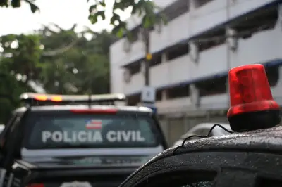 Mulher é presa por tentar matar irmãos e pai com faca na Bahia