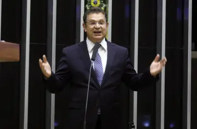 PF suspeita que Sóstenes usou verba da Câmara para pagar carro da filha