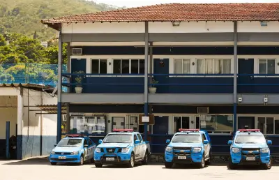 PM recupera 28 celulares e prende 3 em central do crime na Gardênia Azul