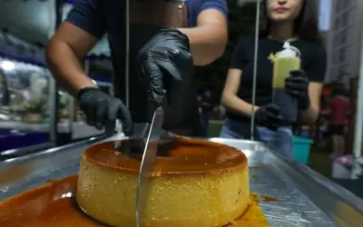 Pudim gigante de 5 kg viraliza e fatura R$ 25 mil em feiras de Goiânia