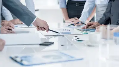 Sinais de crise empresarial antes do colapso público