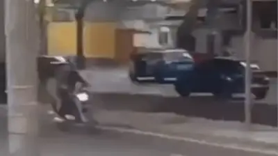 Viatura da PM desgovernada é flagrada andando sozinha no Rio