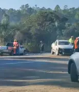 Acidente entre caminhonetes fere jovem e idoso na BR-494 em Divinópolis