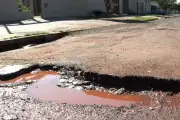 Buracos em Campo Grande viram armadilha e causam acidentes e prejuízos