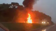 Caminhão pega fogo e interdita BR-277 em Paranaguá no litoral do PR