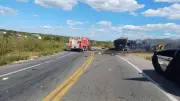 Caminhoneiro morre carbonizado em acidente na BR-222 no Ceará
