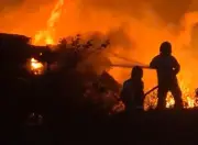 Carreta tomba e pega fogo na PB entre Boa Vista e Cabaceiras