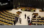 Câmara aprova urgência para projeto que criminaliza misoginia no Brasil