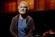 Comédia musical 'Apocalip-se' estreia no Rio sobre solidão e IA