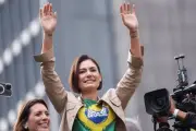Crise entre Michelle e Flávio Bolsonaro enfraquece candidatura, aponta pesquisa