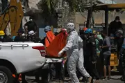 Diáspora venezuelana busca familiares por chat e vela mortos por streaming após terremotos
