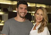 Dora confessa atração por André em Quem Ama Cuida