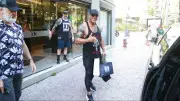 Dwayne Johnson mantém rotina fitness no Rio e treina no Leblon