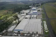 Embraer abre inscrições para programa de engenheiros com bolsa de até R$ 6 mil