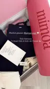 Esposa de Cristiano Ronaldo presenteia mulher de Messi com itens de loja