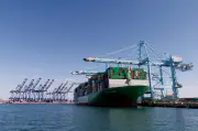 EUA iniciam audiência sobre tarifas a 60 países; Brasil busca diálogo