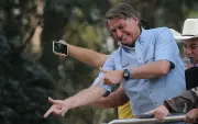 Exército nega ter duas armas de Bolsonaro e diz que já repassou seis à PF