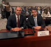 Flávio Bolsonaro nos EUA: defesa do Pix e crítica a tarifaço de 25%