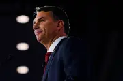 Flávio Bolsonaro pede aos EUA que suspendam tarifa de 25% sobre produtos brasileiros