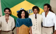 Gal Costa e craques de 1970 em campanha '70 neles!' para Copa de 1986