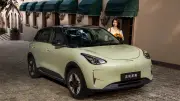 Geely EX2 nacional flagrado no PR com bateria de 47 kWh