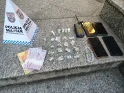 Homem preso e adolescente apreendido por tráfico em Resende