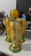Jeitinho brasileiro: réplica da taça da Copa esconde cerveja da polícia nos EUA