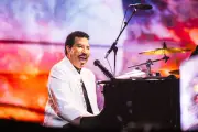 Lionel Richie atualiza fãs sobre saúde após retorno aos palcos