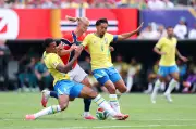Marquinhos admite incerteza sobre futuro na seleção após queda na Copa
