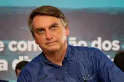 Moraes ordena busca e apreensão de armas na casa de Bolsonaro