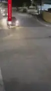 Motociclista avança sinal e bate em carro em Volta Redonda
