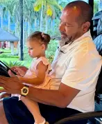Neymar pai e Nadine celebram aniversário de 2 anos de Helena nas redes